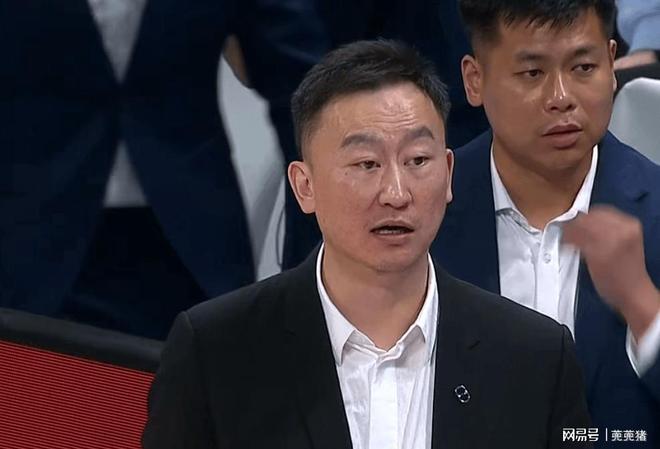 级青岛队主帅私生活引关注。新葡京博彩刘维伟离婚风波升(图4)