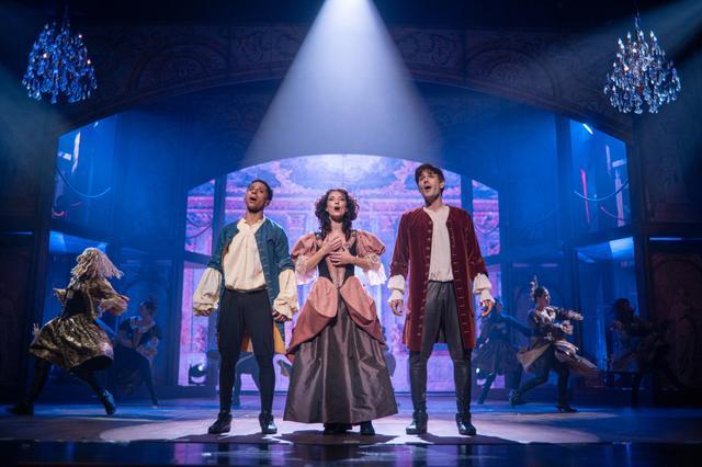 哀》：古典为肤现代为骨澳门新葡京音乐剧《莫里(图2)