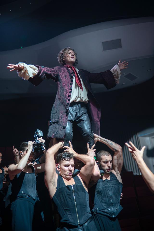 哀》：古典为肤现代为骨澳门新葡京音乐剧《莫里(图7)